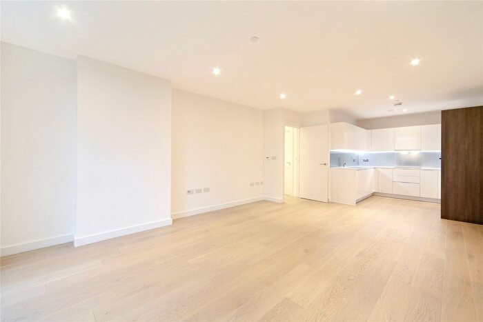 2 Bedroom Flat To Rent In River Gardens Walk, London, SE10