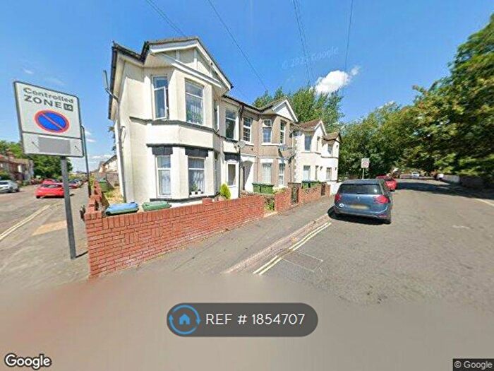 2 Bedroom Flat To Rent In Manor Road South, Southampton, SO19