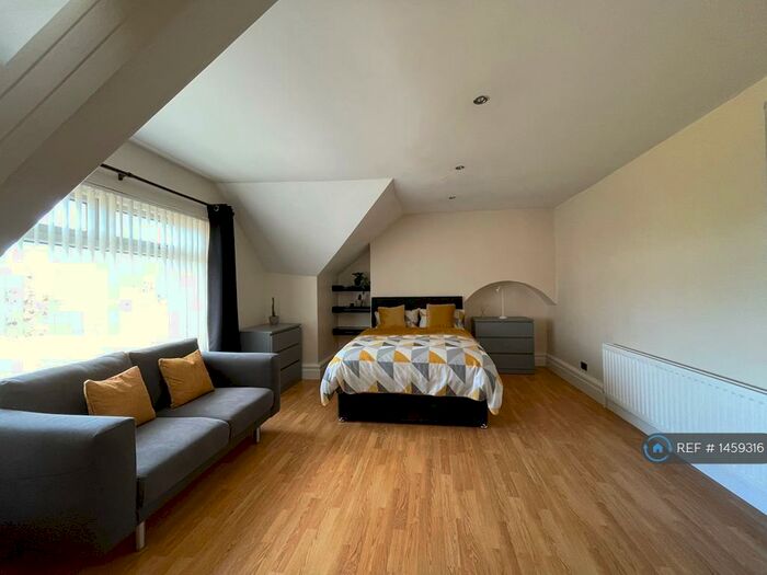 4 Bedroom Flat To Rent In Kenton, Newcastle Upon Tyne, NE3