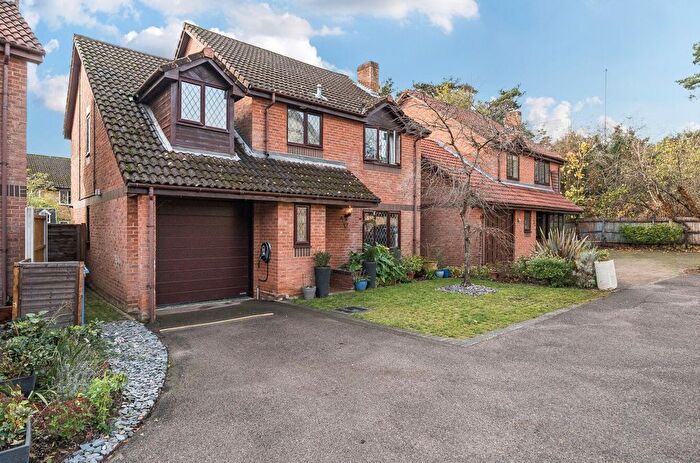 4 Bedroom Detached House For Sale In Fawler Mead, Bracknell, Berkshire, RG12