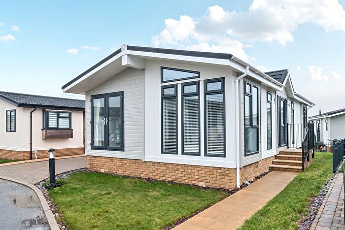 2 Bedroom Park Home For Sale In New Lane, Milford On Sea, Lymington, SO41