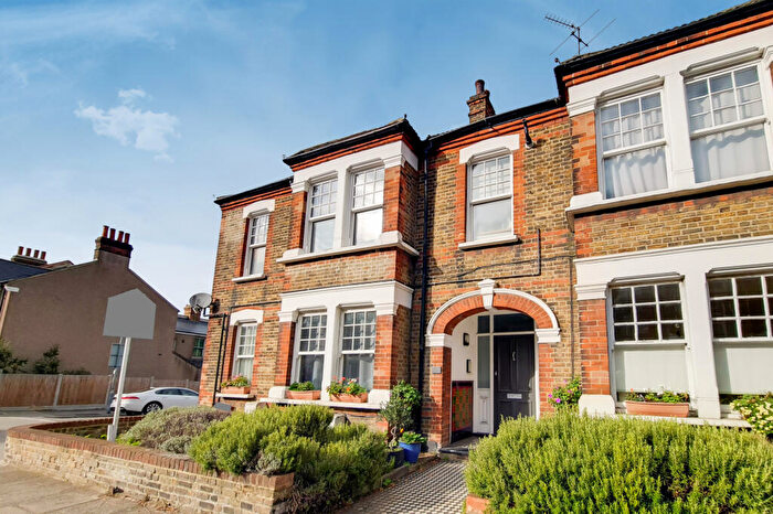 2 Bedroom Apartment For Sale In Charlton Road, London, SE3