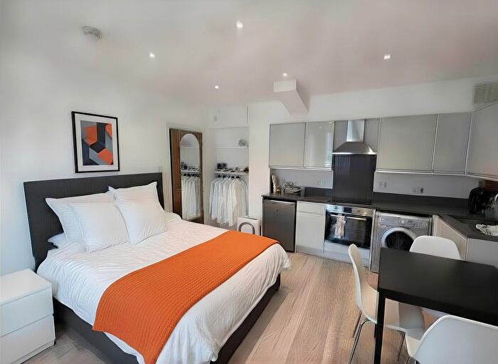 Studio To Rent In Talgarth Road, London, W14