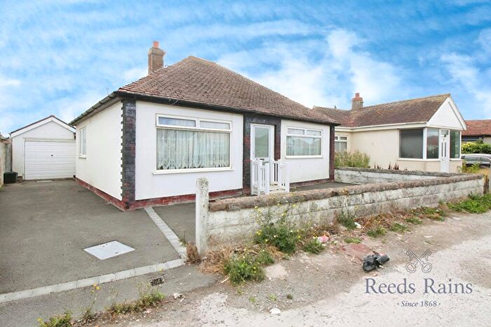 2 Bedroom Bungalow For Sale In Rhys Avenue, Kinmel Bay, Conwy, LL18
