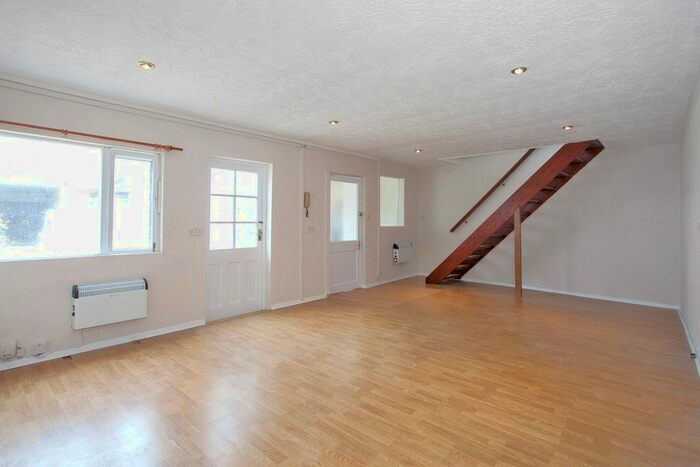 2 Bedroom Detached House To Rent In Gladstone Road, London, SW19