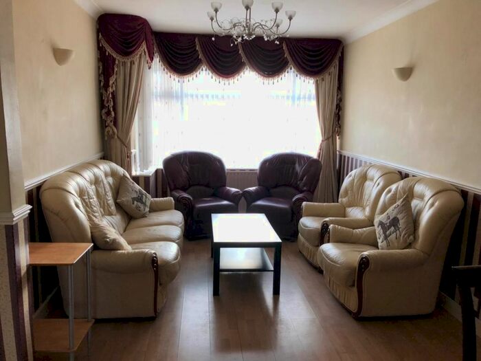 3 Bedroom Semi-Detached House To Rent In Lansbury Drive, Hayes, UB4