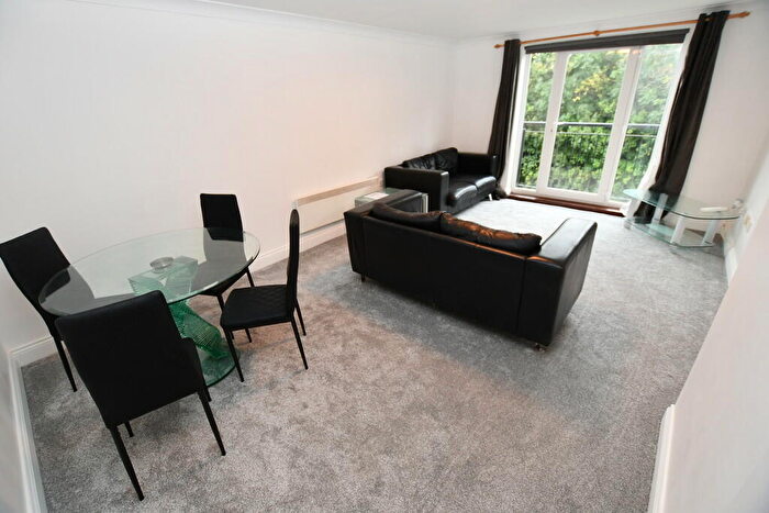 2 Bedroom Flat To Rent In East India Way, East Croydon, Surrey, CR0