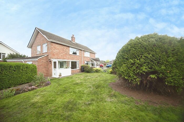 3 Bedroom Semi Detached House For Sale In Deane Drive, Taunton, TA1
