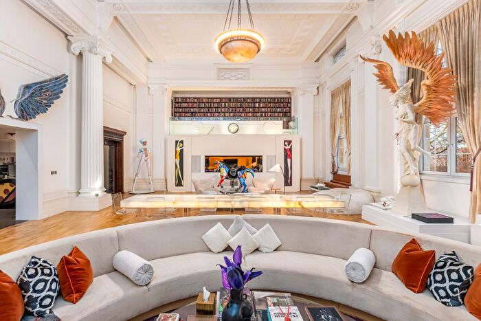 4 Bedroom Flat To Rent In Rosebery Avenue, London, EC1R