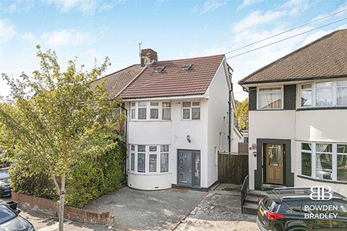 4 Bedroom Property For Sale In Hanover Gardens, Ilford, IG6