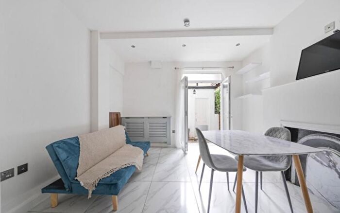 1 Bedroom Flat To Rent In Harrowby Street, Marylebone, London, W1H