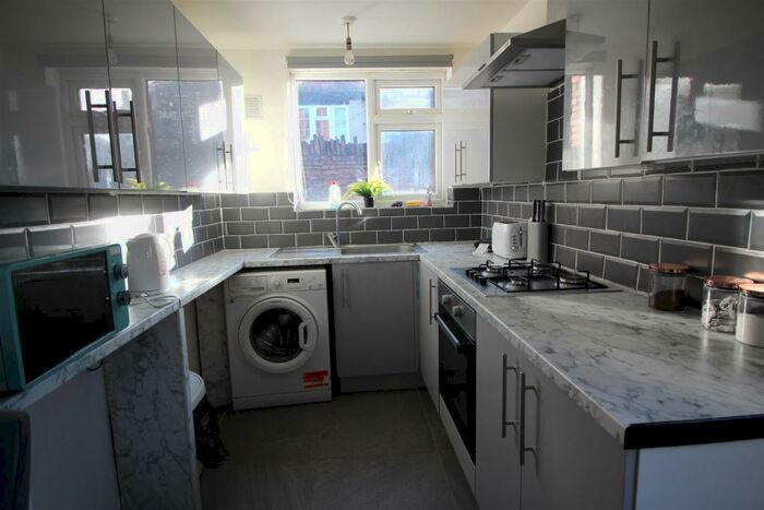 2 Bedroom End Of Terrace House To Rent In £pppw Excl Bills - Bed On Grimston Road, Nottingham, NG7