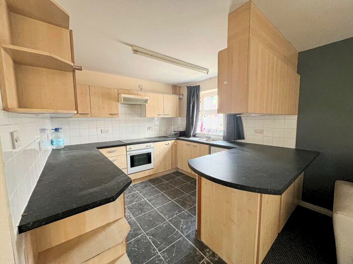 2 Bedroom Maisonette To Rent In Holderness Road, Hull, HU9