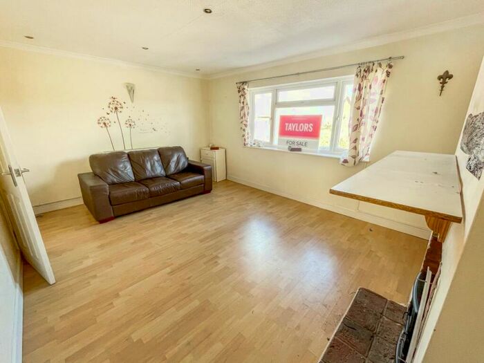 2 Bedroom Apartment For Sale In A Lyneham Road, Stopsley, Luton