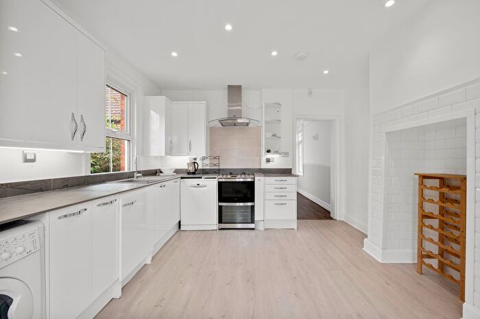 3 Bedroom Maisonette For Sale In Kingston Road, Raynes Park, SW20