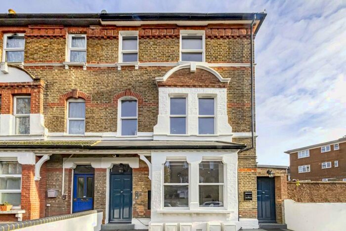 1 Bedroom Flat To Rent In Hartington Road, London, W13