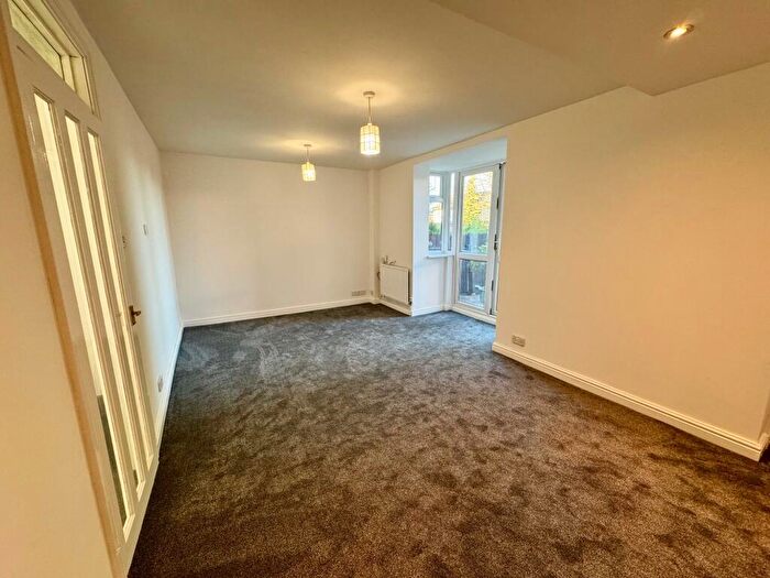 3 Bedroom Flat To Rent In Grayswood Road, Northfield, B31