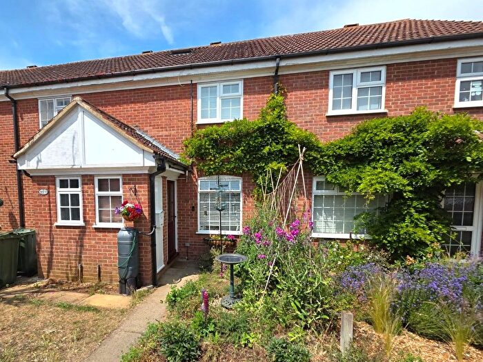 3 Bedroom Terraced House For Sale In The Paddocks, Potton, SG19
