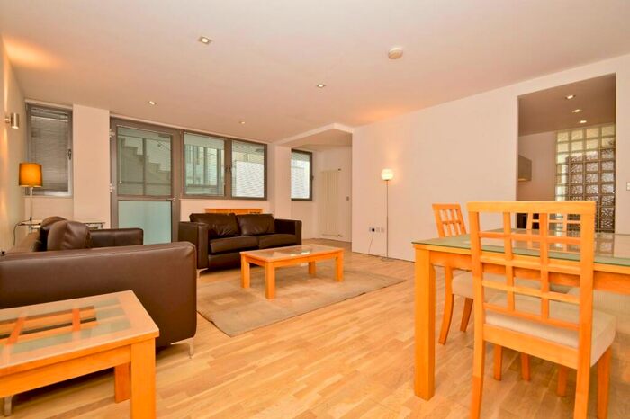 2 Bedroom Apartment To Rent In Plumbers Row, Aldgate East, E1