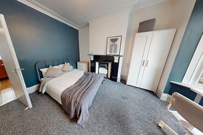 4 Bedroom Semi-Detached House To Rent In Cemetery Avenue, Sheffield, S11