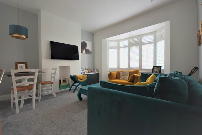 3 Bedroom Flat To Rent In Collingtree Road, Sydenham, SE26