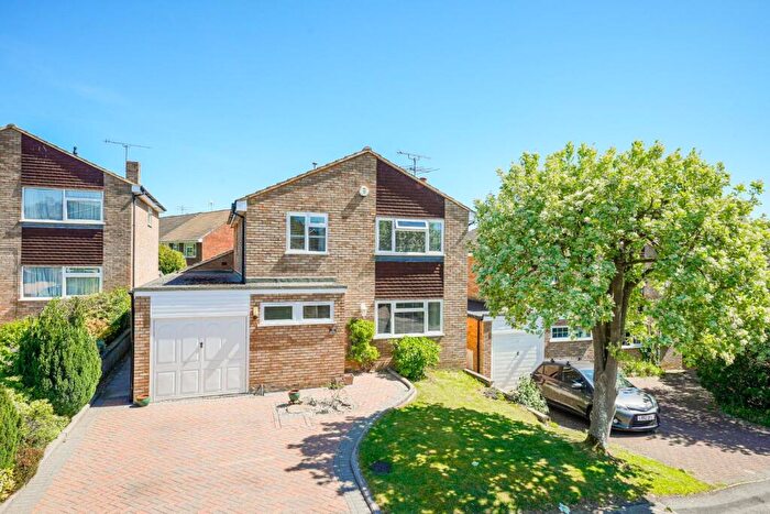 4 Bedroom Detached House For Sale In Maree Close, Linslade, LU7