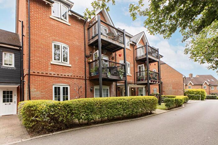 2 Bedroom Flat For Sale In Heydon Way, Horsham, RH12