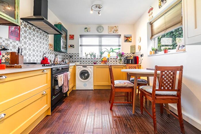 3 Bedroom Semi Detached House For Sale In Belvoir Drive, Leicester, LE2