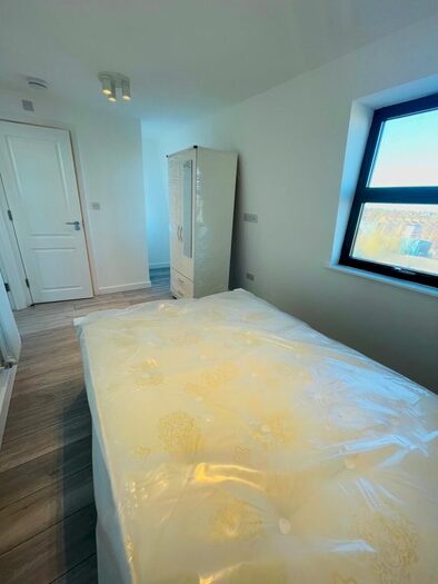 1 Bedroom Flat To Rent In Balham High Road, London, SW12