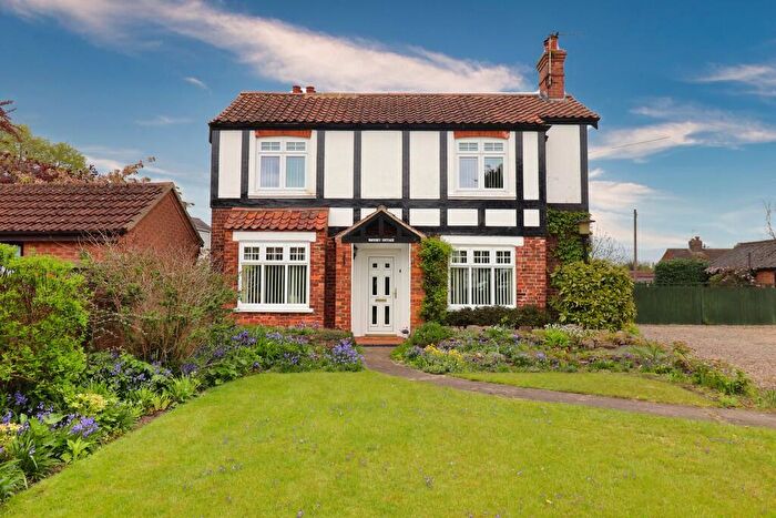 4 Bedroom Detached House For Sale In Willingham Road, Market Rasen, LN8