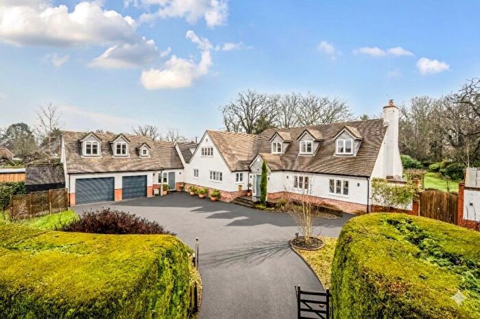 5 Bedroom Detached House For Sale In Robins Wood, Upper Basildon, RG8