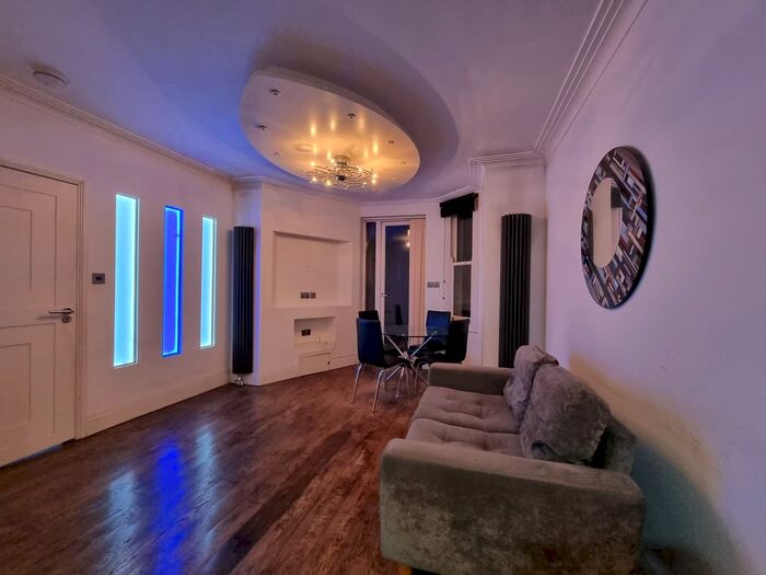 2 Bedroom Flat To Rent In Trinity Road, London, SW17