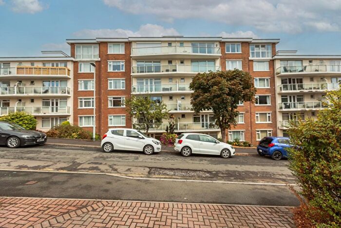 2 Bedroom Flat For Sale In Brynfield Court, Langland, Swansea, SA3