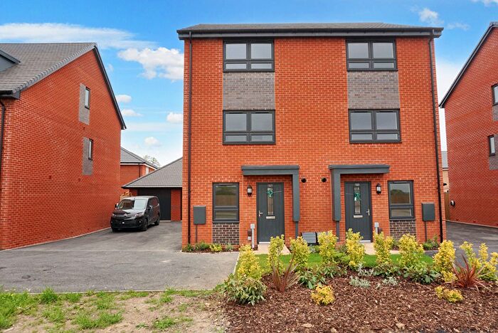 4 Bedroom Property To Rent In White Lias Way, Lighthorne, CV33