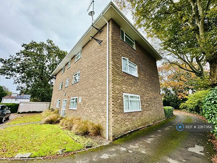 2 Bedroom Flat To Rent In Stirling Court, Bournemouth, BH8