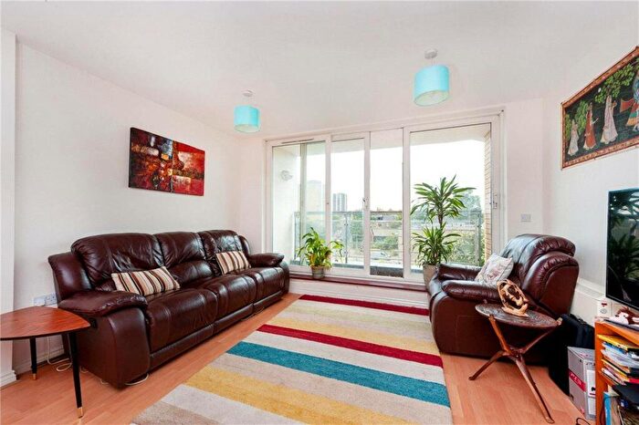 2 Bedroom Flat To Rent In Cottrill Gardens, Dalston, London, E8