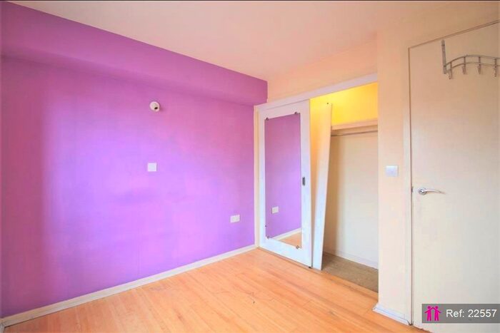 2 Bedroom Block Of Flats To Rent In Elvedon Road, Feltham, TW13