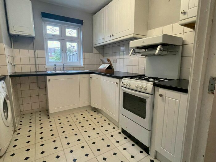 4 Bedroom Terraced House To Rent In Pershore Close, Ilford/Essex, IG2
