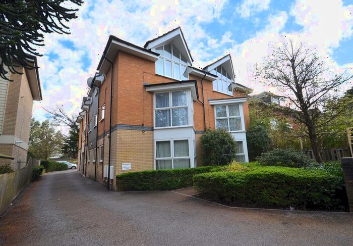 2 Bedroom Flat To Rent In Richmond Park Road, Bournemouth, BH8