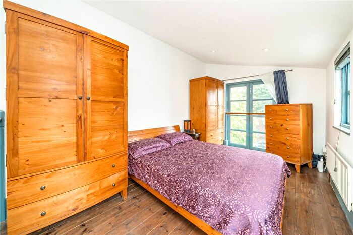 1 Bedroom Terraced House For Sale In Trehurst Street, Hackney, London, E5 - Photo 8
