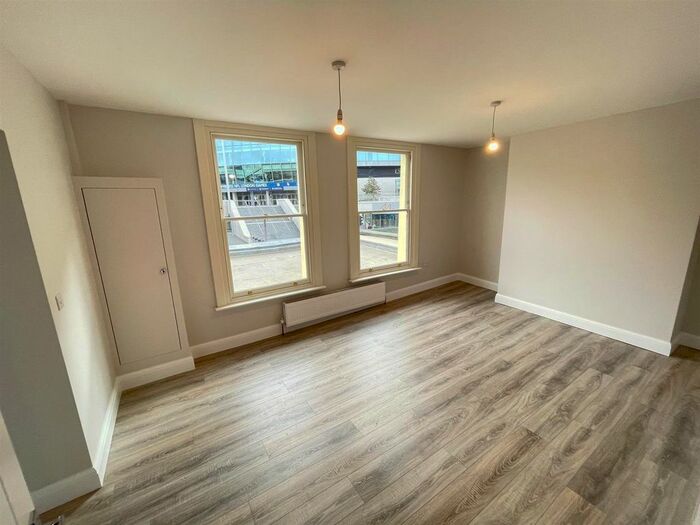 3 Bedroom Flat To Rent In High Road, Tottenham, N17