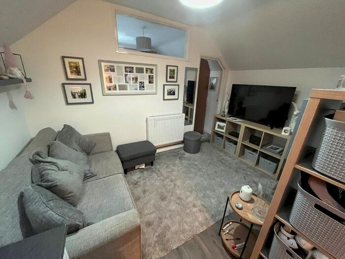 1 Bedroom Flat To Rent In Glendinning Avenue, Weymouth, DT4