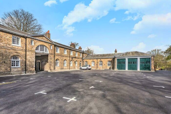 3 Bedroom Apartment To Rent In Hampstead Lane, London, N6