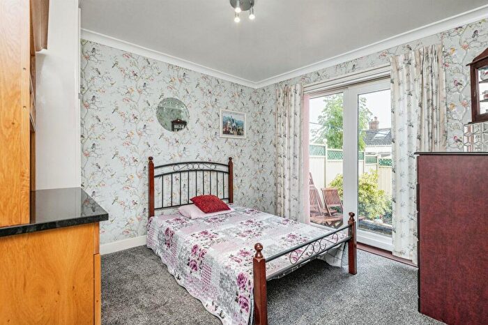 2 Bedroom Semi-Detached Bungalow For Sale In Mostyn Grove, Bradford, BD6
