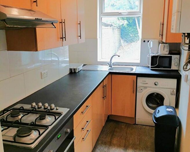 4 Bedroom Semi Detached House To Rent In Elliott Road, S6