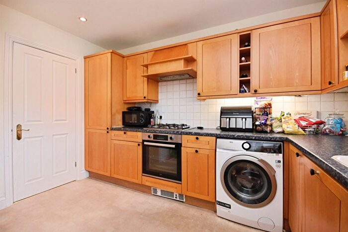 2 Bedroom Flat For Sale In Grey Lady Place, Billericay, CM11