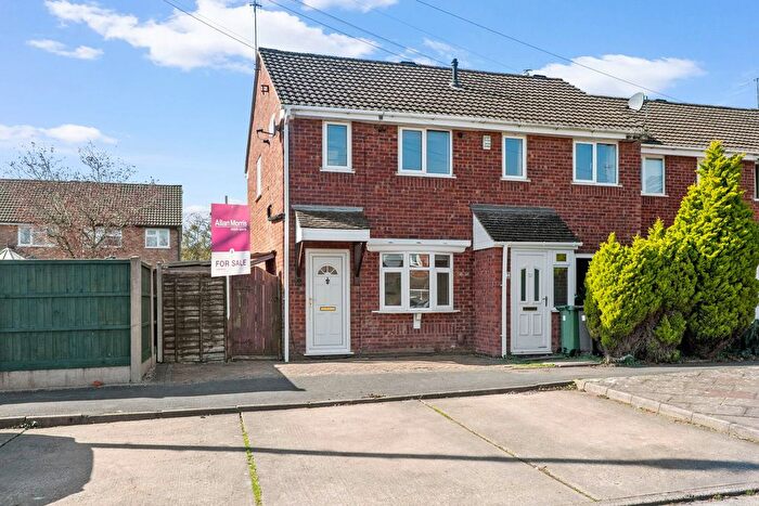 2 Bedroom End Terrace House For Sale In Whitewood Close, Worcester., WR5