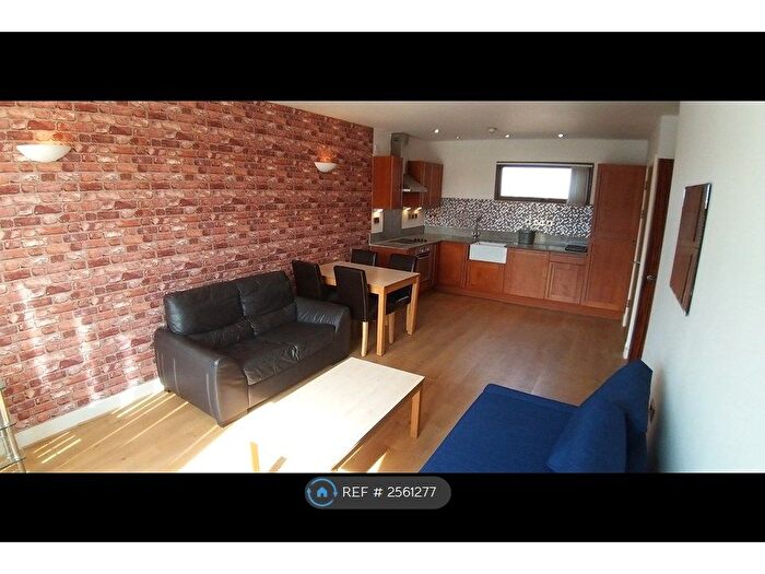 2 Bedroom Flat To Rent In Manchester, Manchester, M4