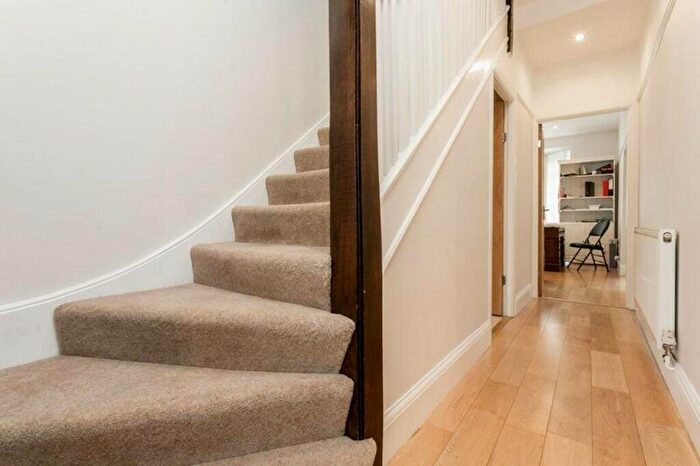 4 Bedroom Semi-Detached House To Rent In Bourne Avenue, Southgate, N14