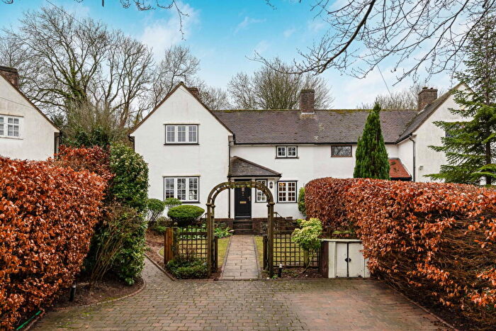 3 Bedroom Semi Detached House For Sale In The Crossways, Guildford, GU2
